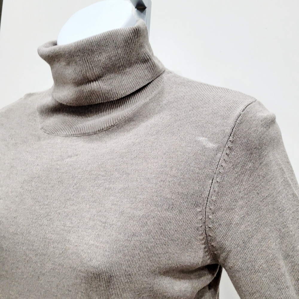 2/$20 H&M Light Brown Turtle Neck Sweater Top Size: Small - Picture 9 of 9